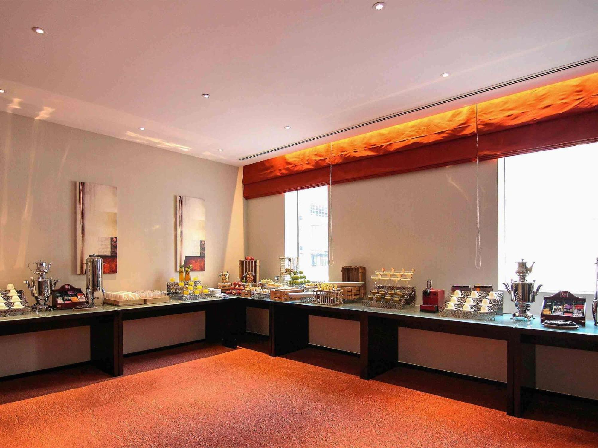 Hotel Ibis One - World Trade Centre 3*