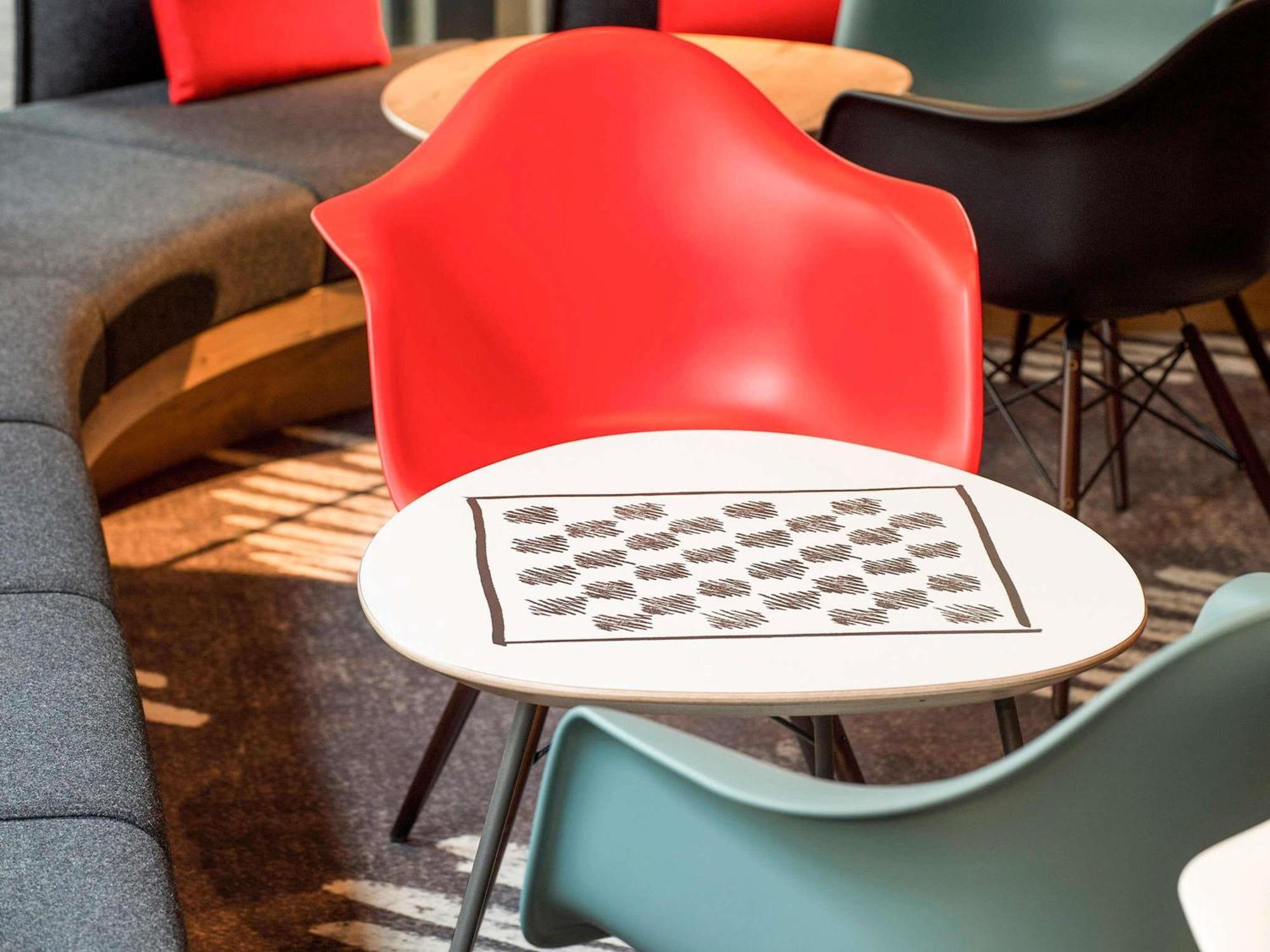Ibis One - World Trade Centre Hotel 3*